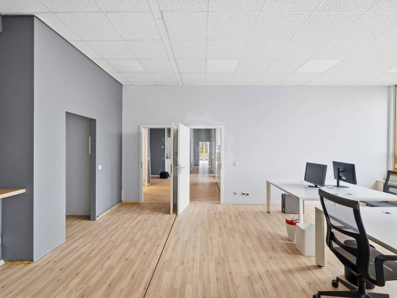 348m² Büro
