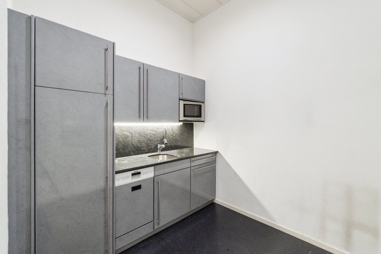 135m² office