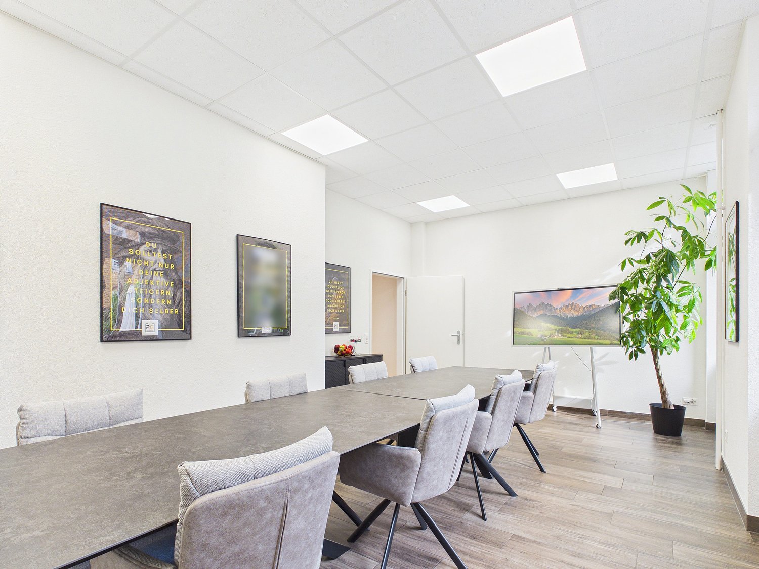 140m² office