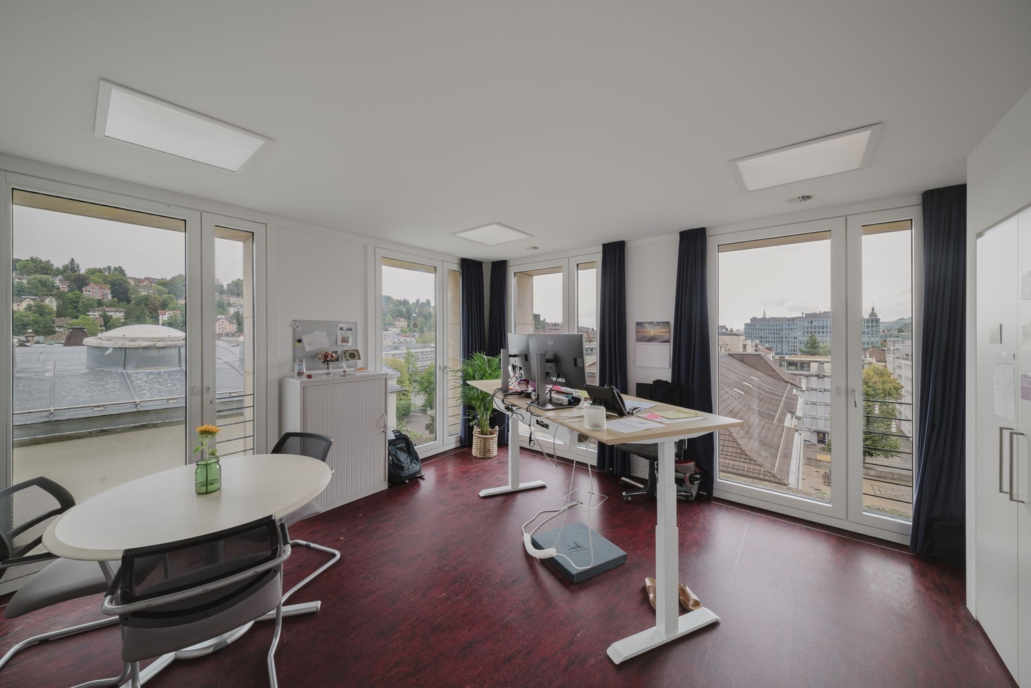 447m² office