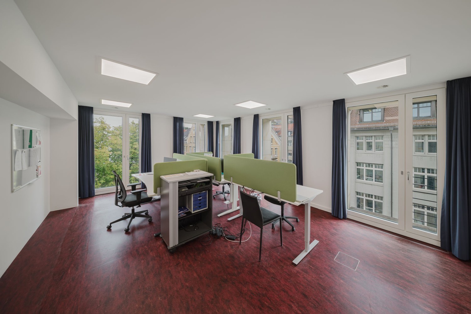 447m² office