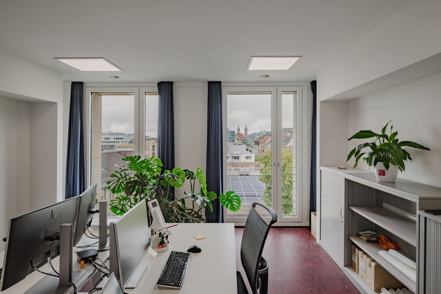 447m² office