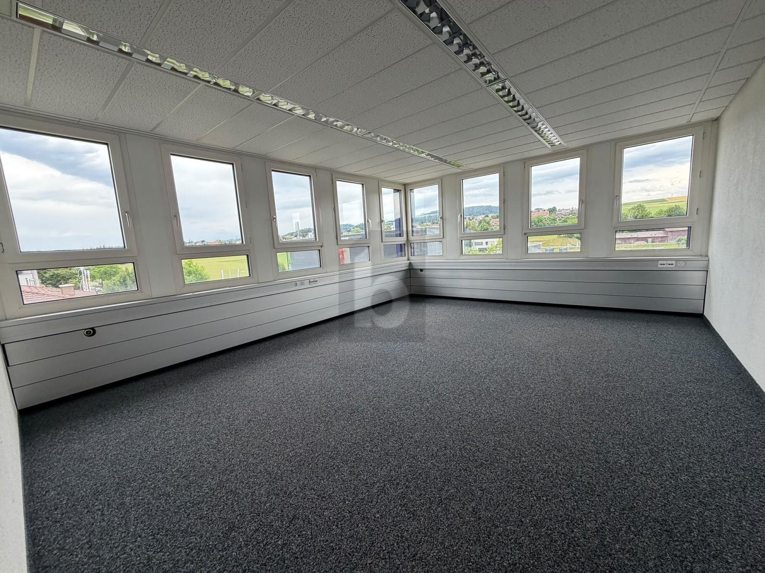 Ufficio di 180m², foto 1 di 4
