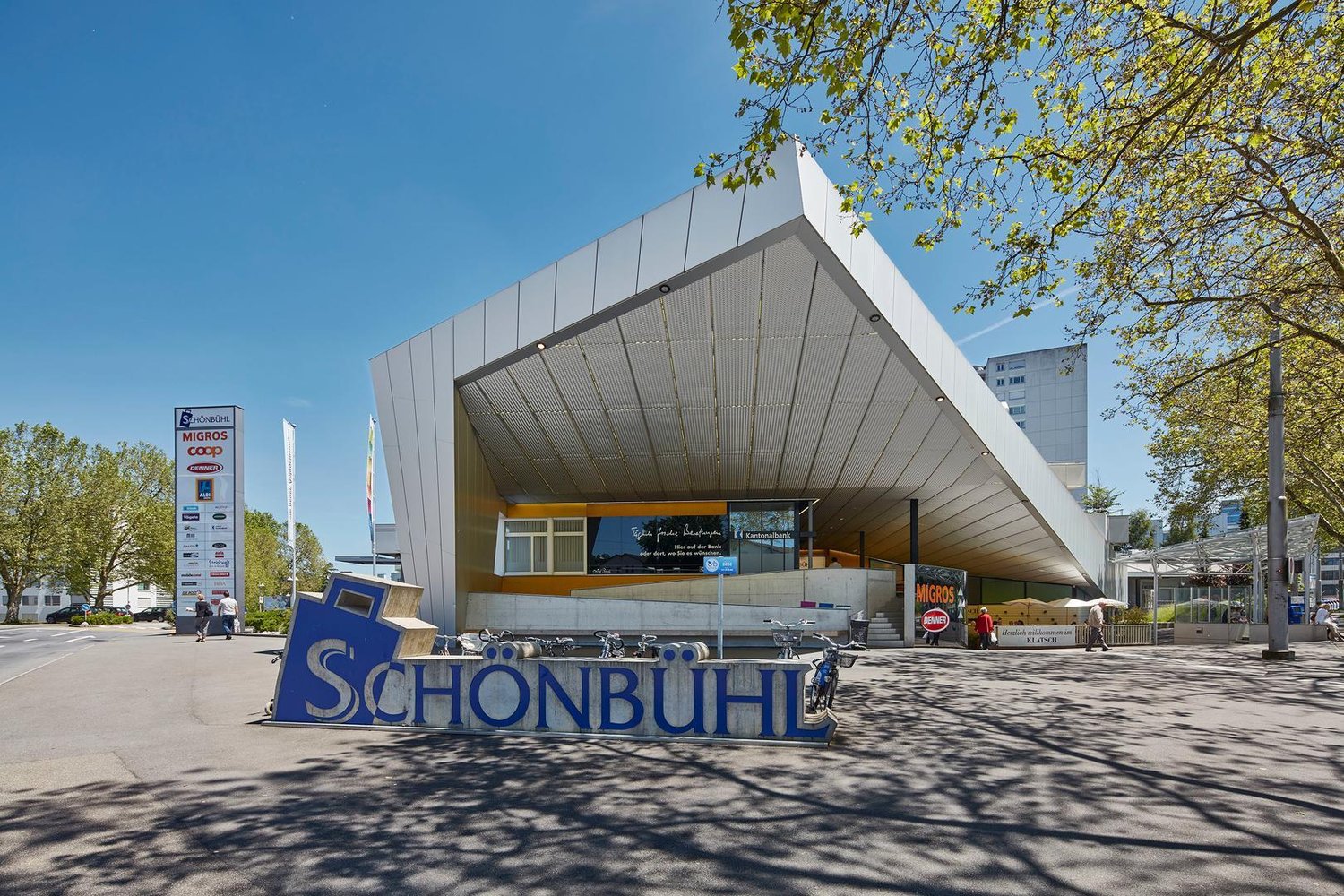 88m² shop