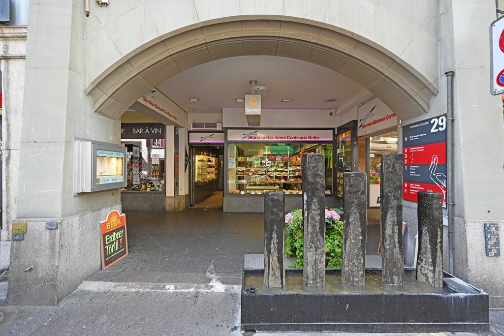 22m² shop
