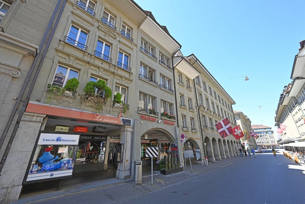 22m² shop