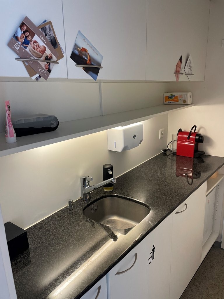 22m² shop
