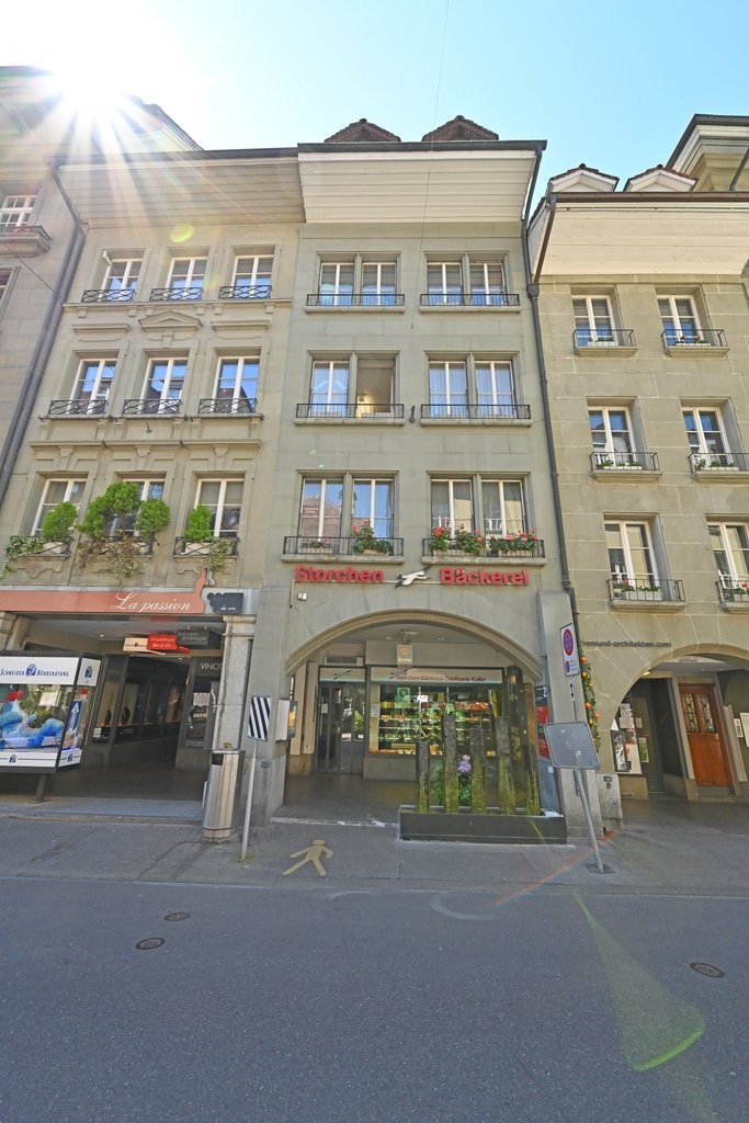 22m² shop