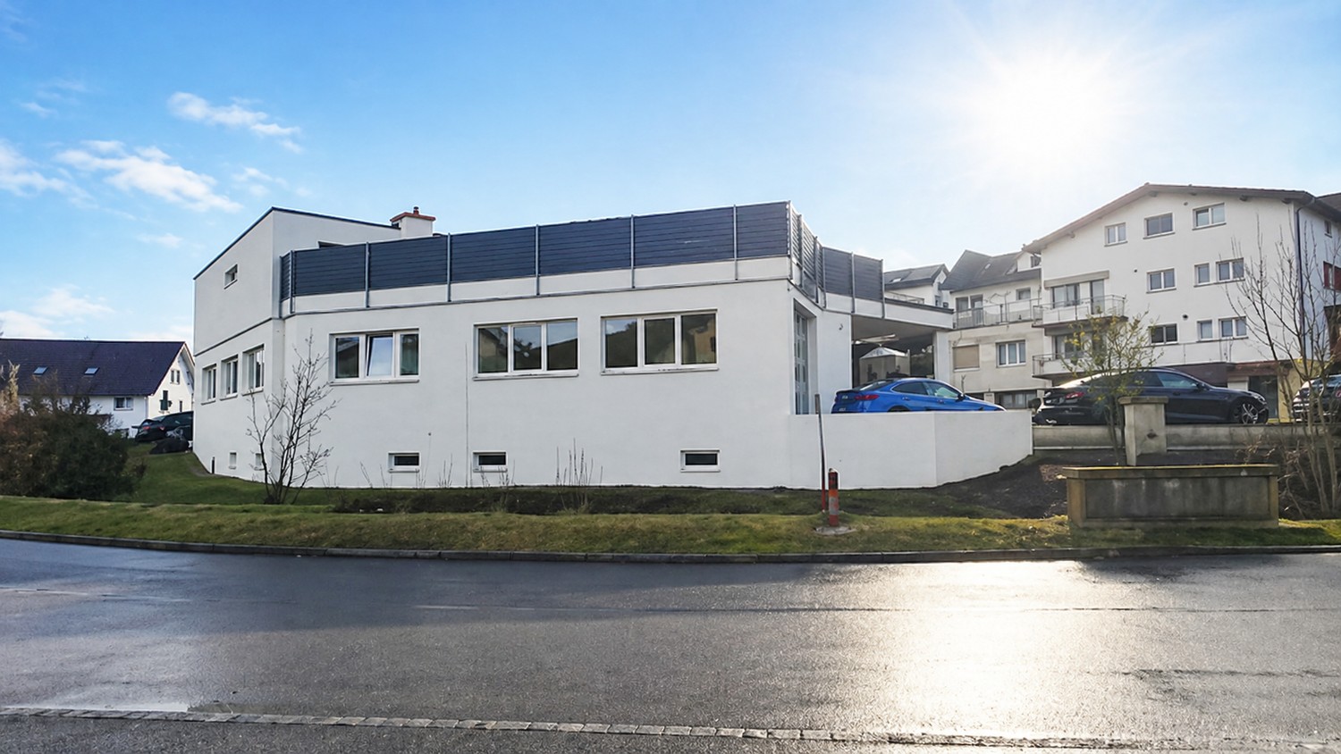 Commercial, Foto 1 von 4