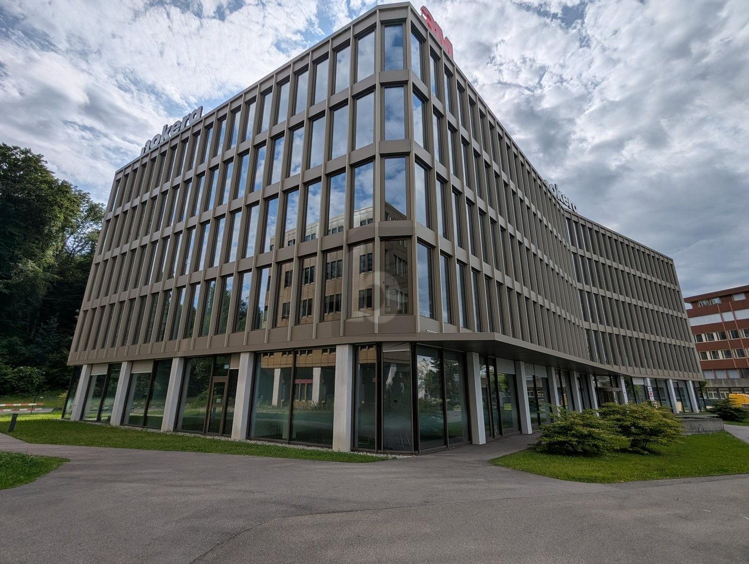 1200m² office