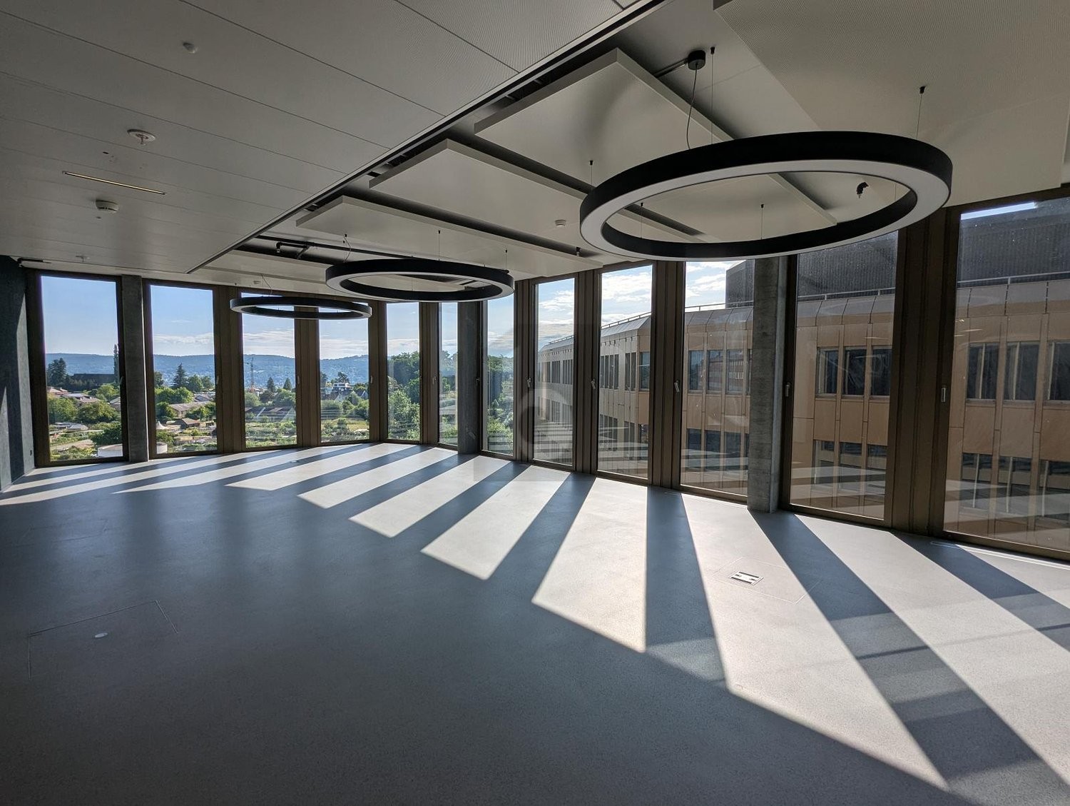 1200m² office