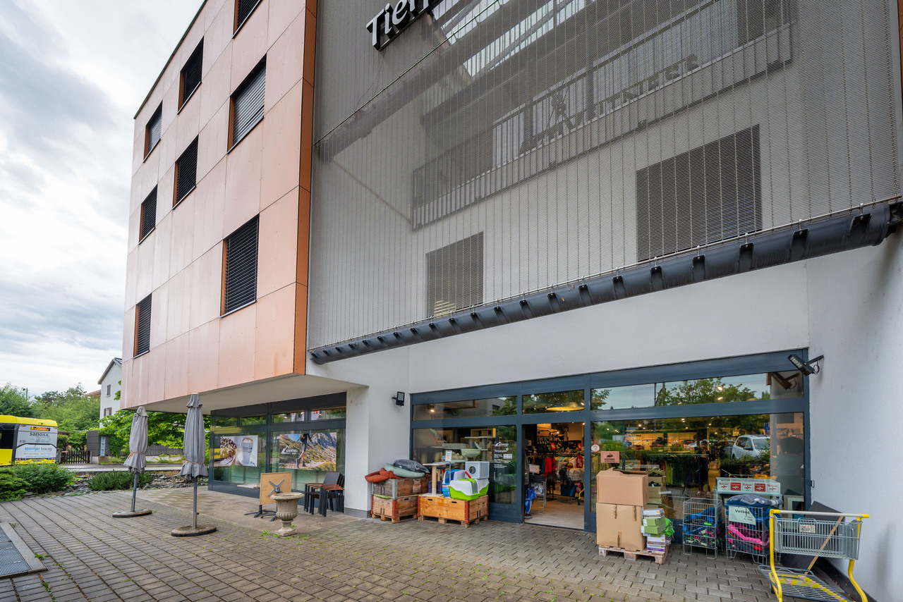 637m² office
