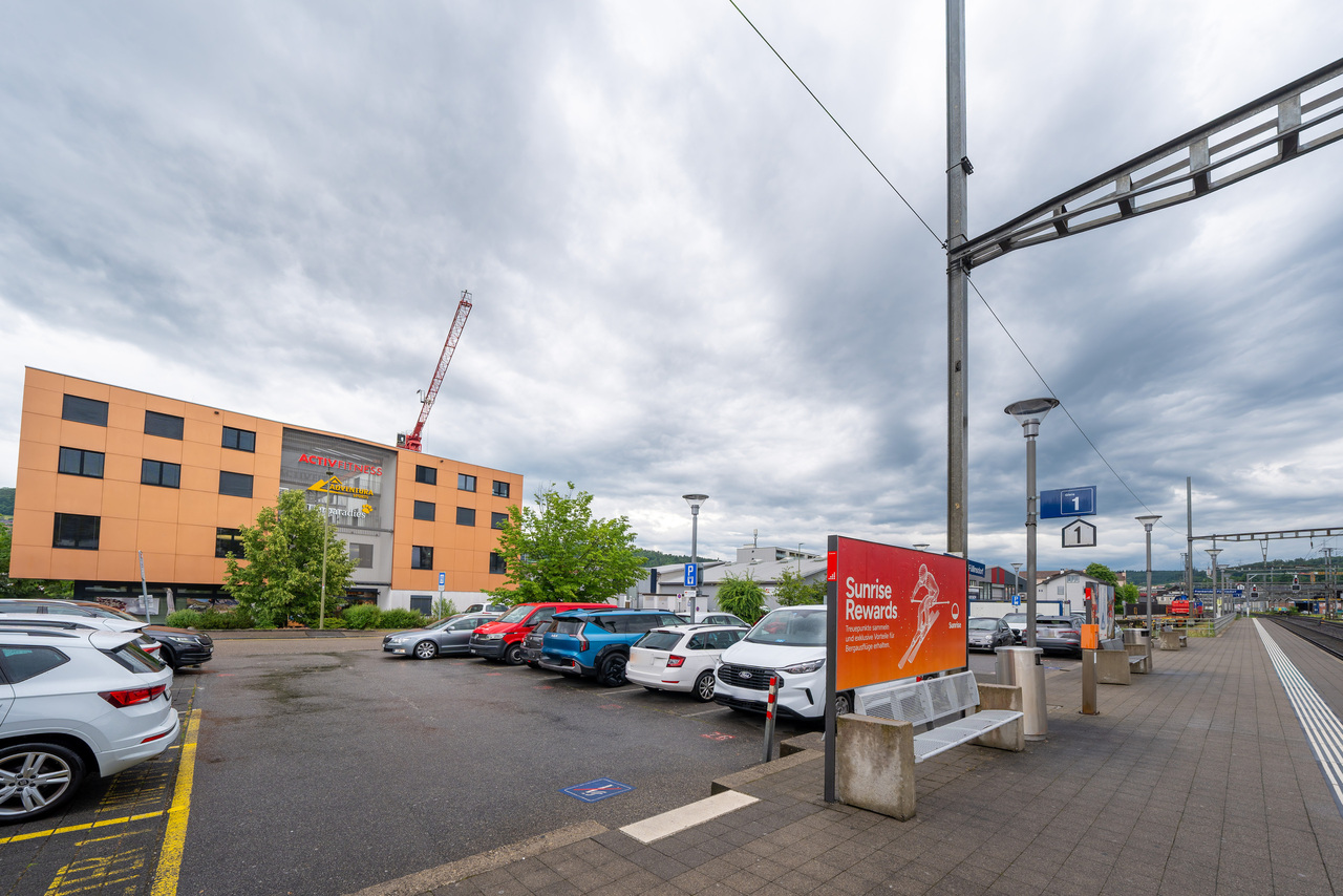 637m² office