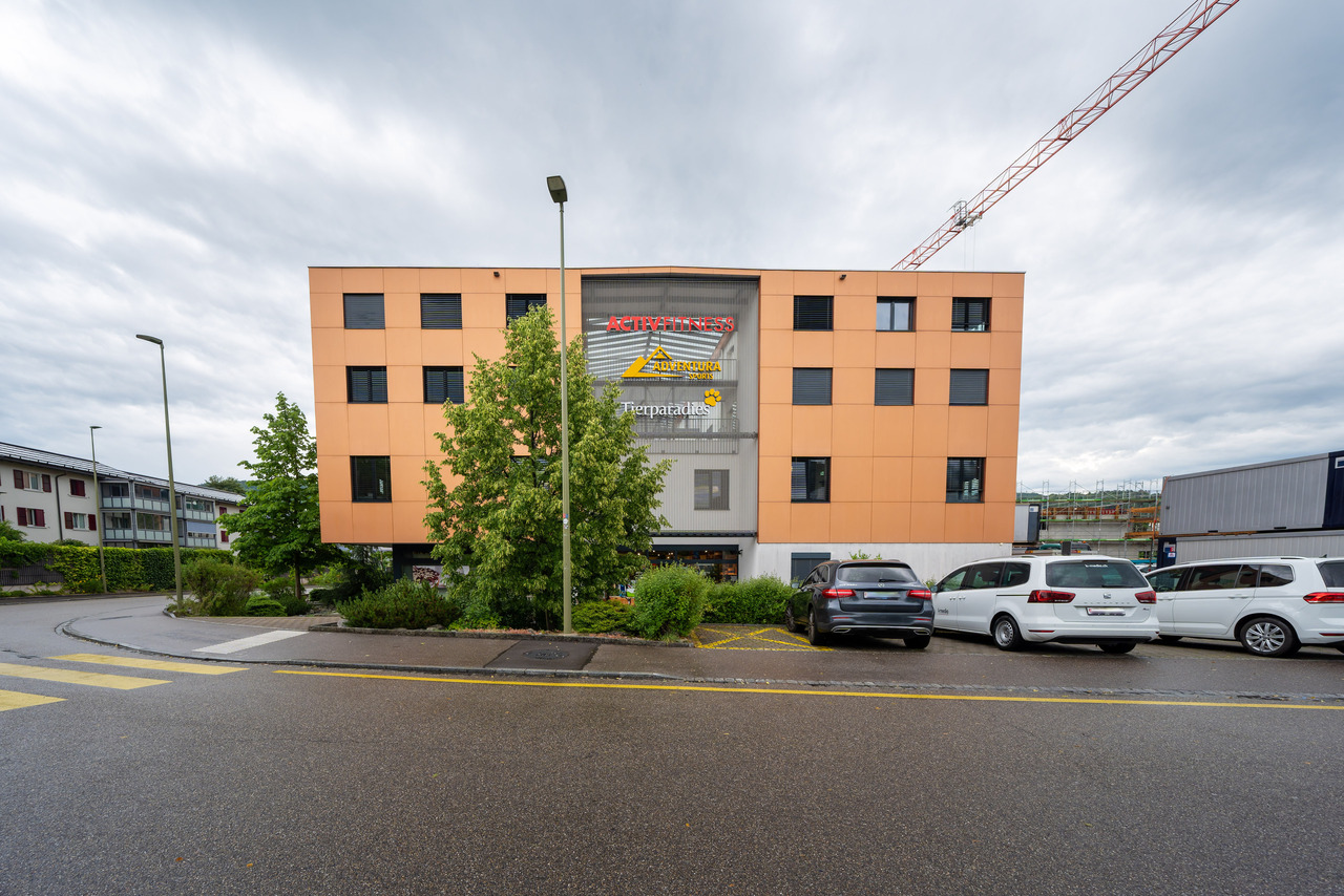 637m² office