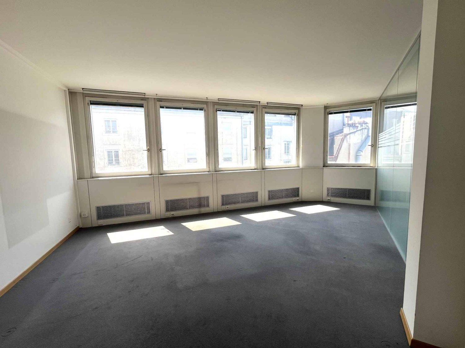 367m² Büro, Foto 3 von 9