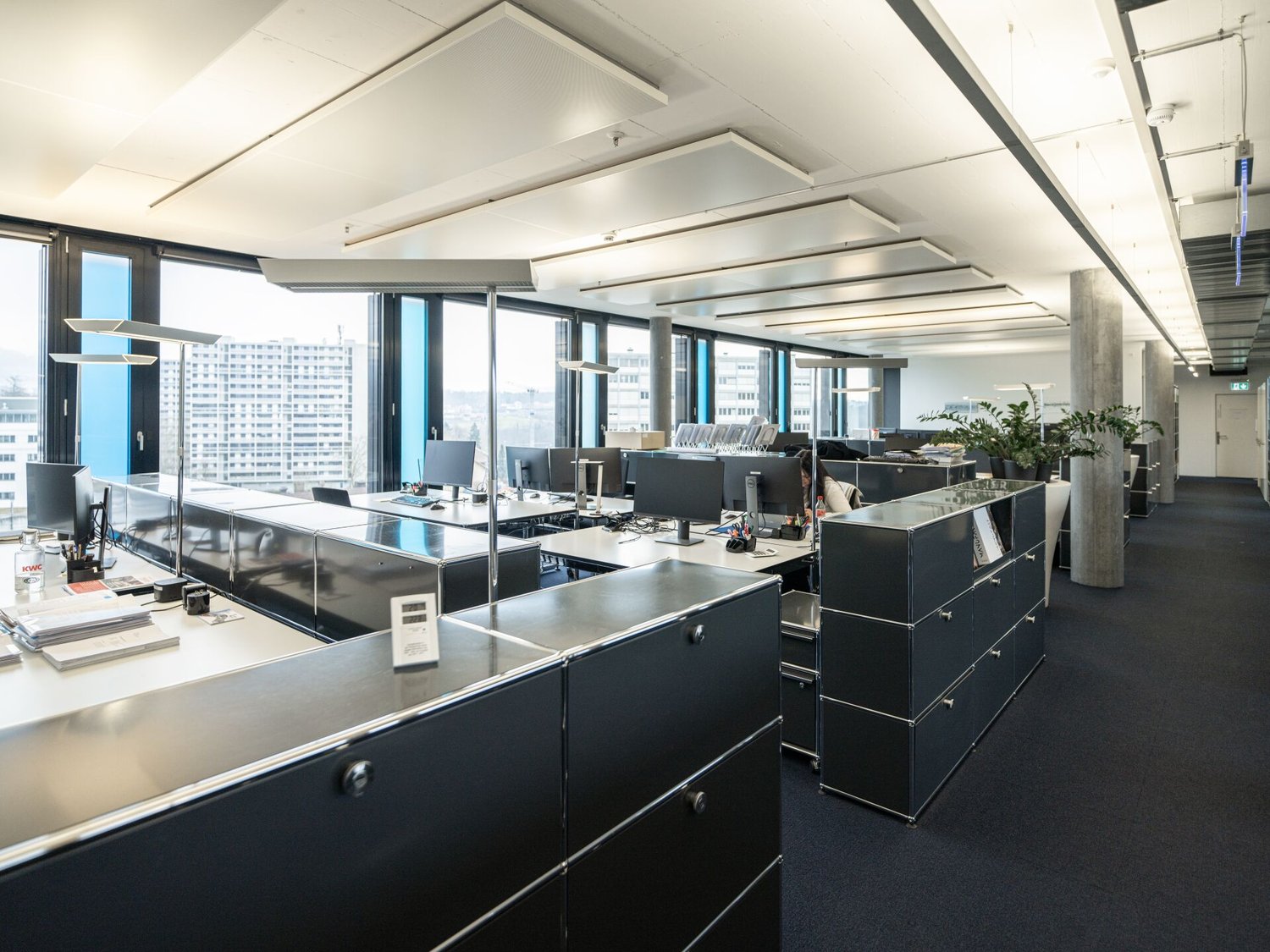 239m² office