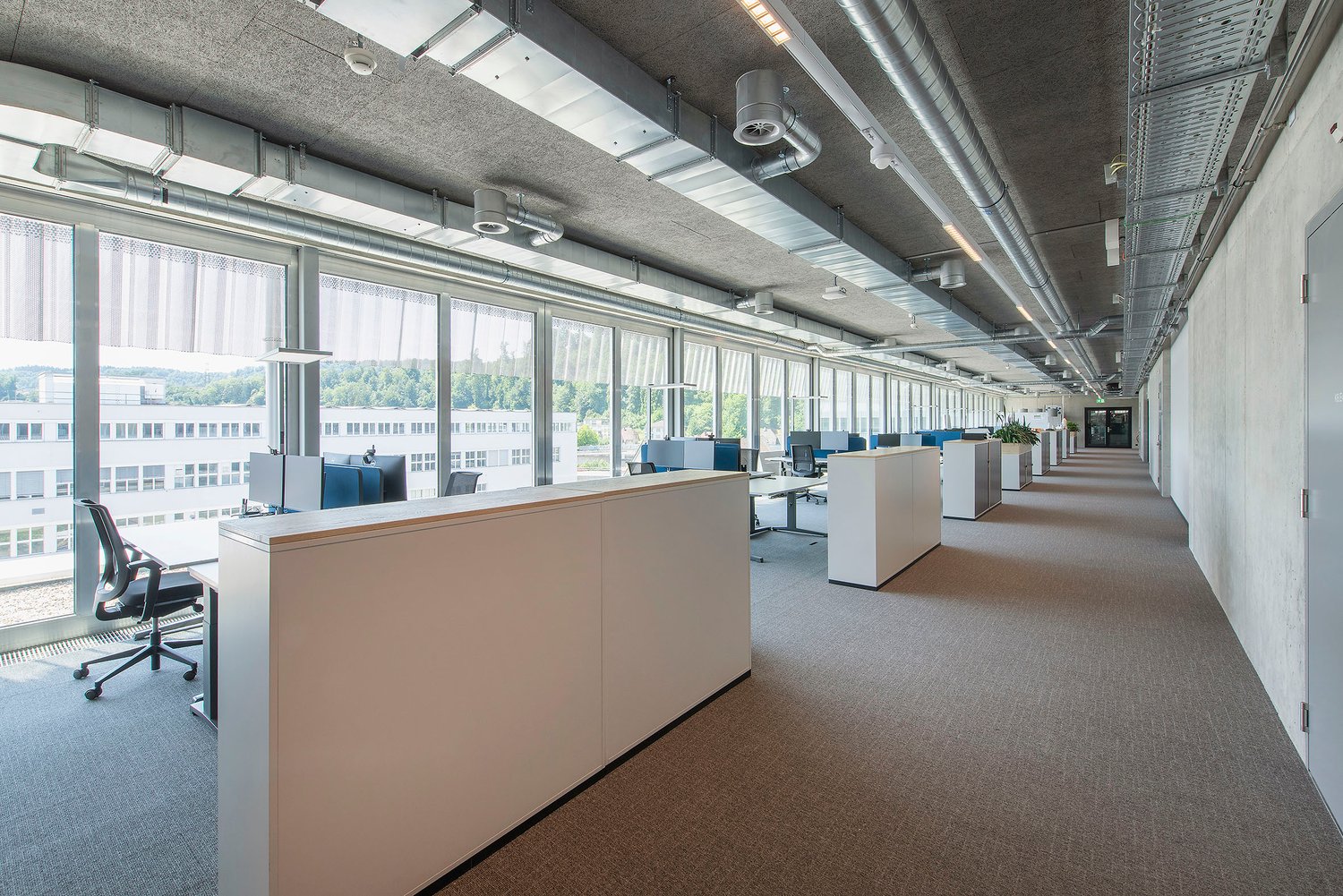 2000m² office
