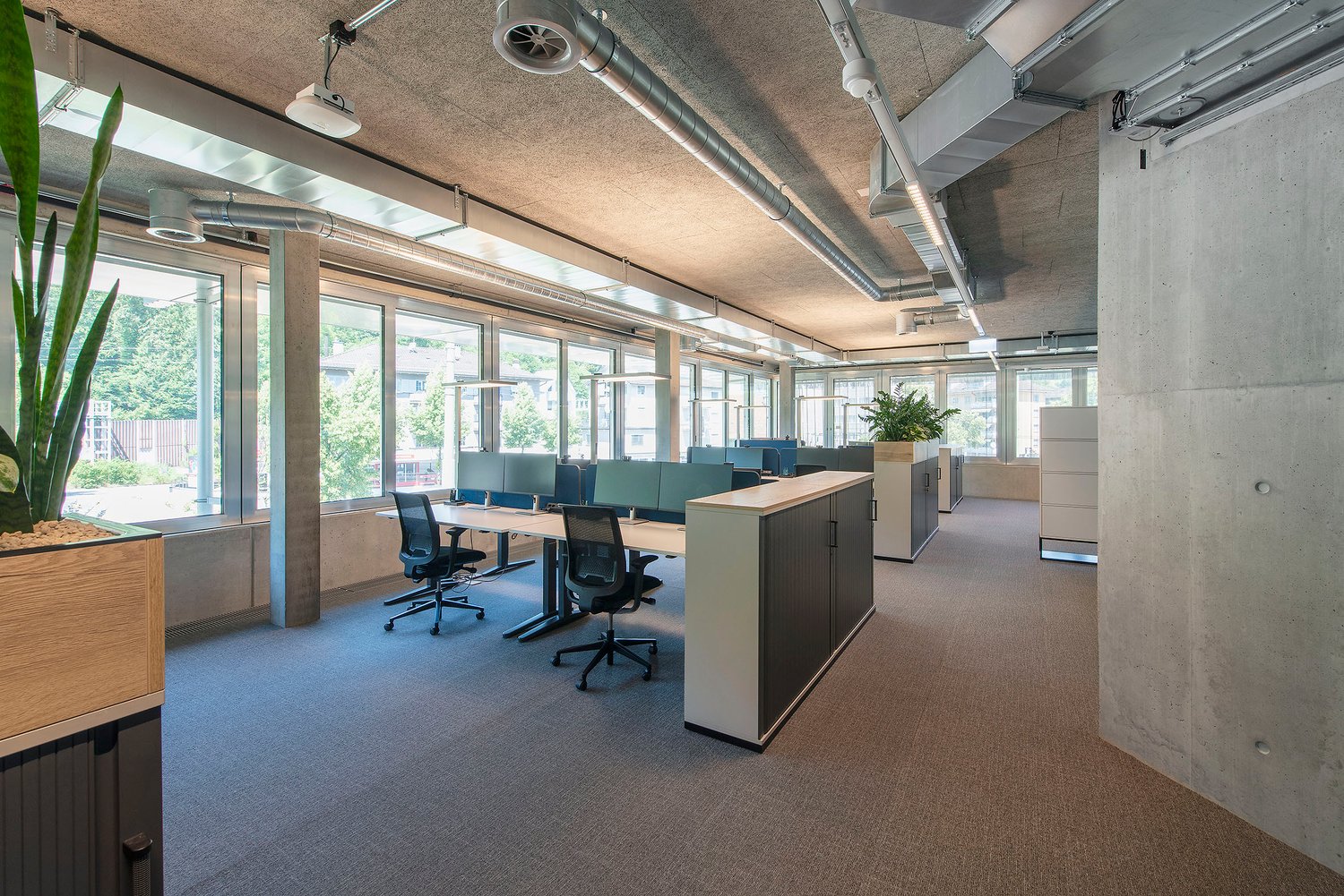 2000m² office