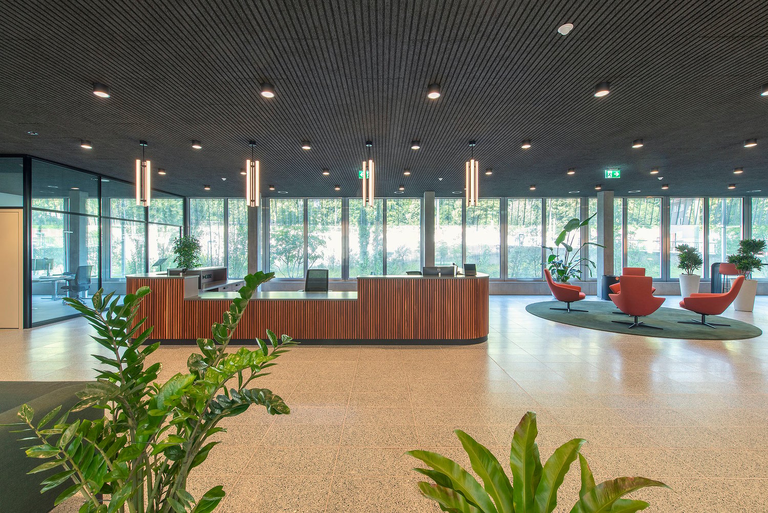 2000m² office