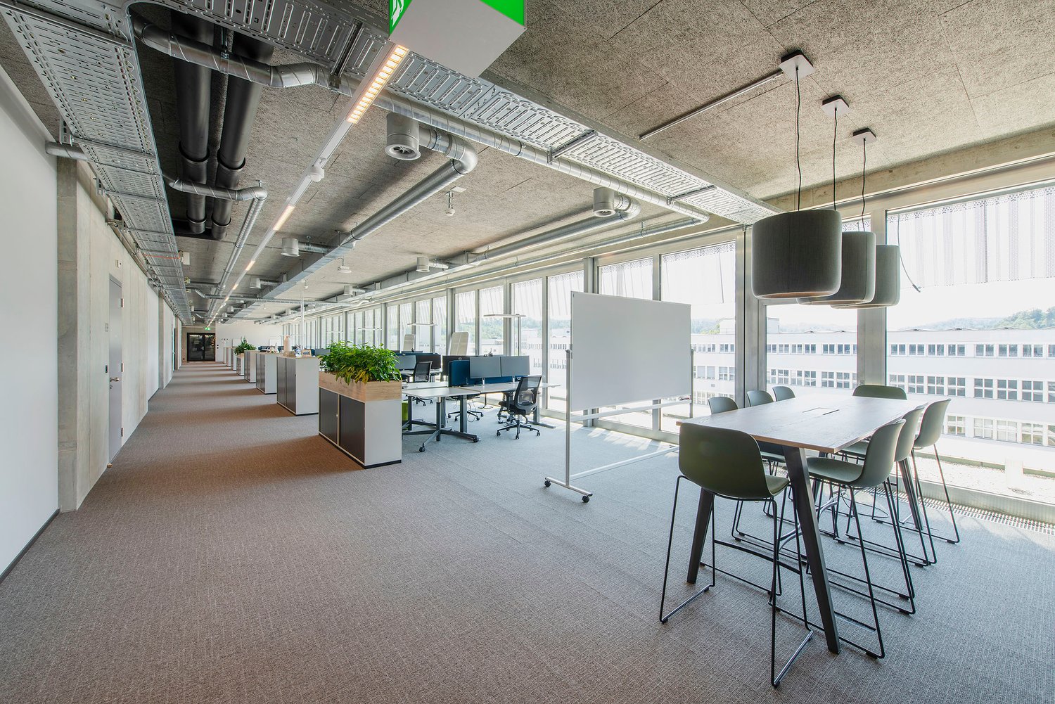 2000m² office