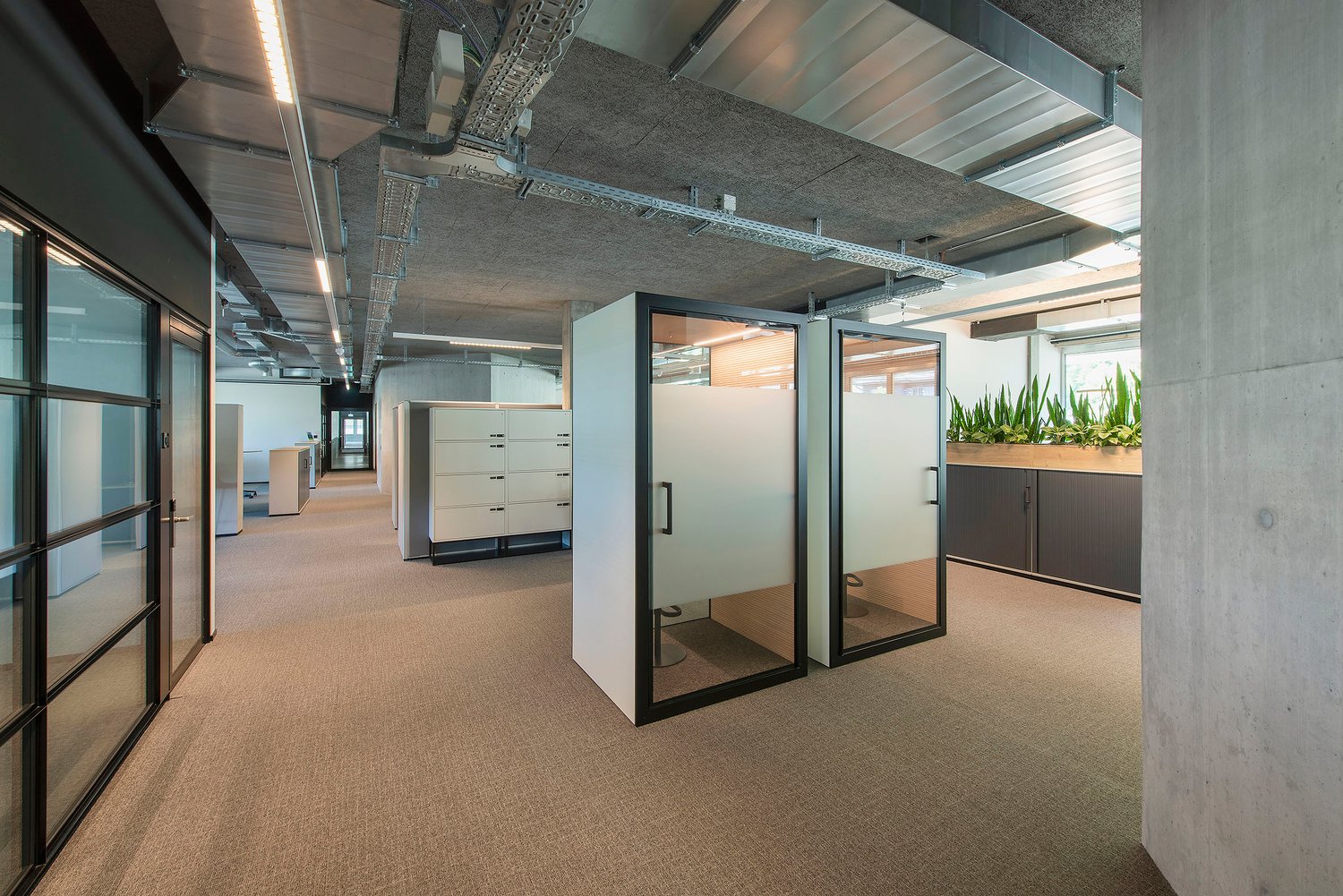 2000m² office