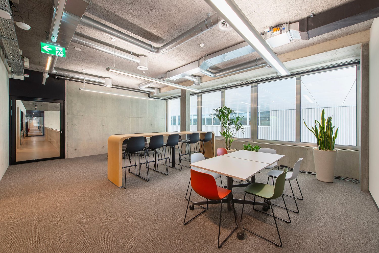 2000m² office