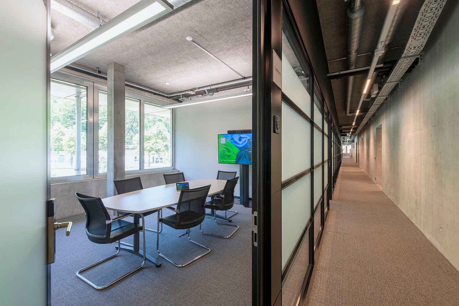 2000m² office