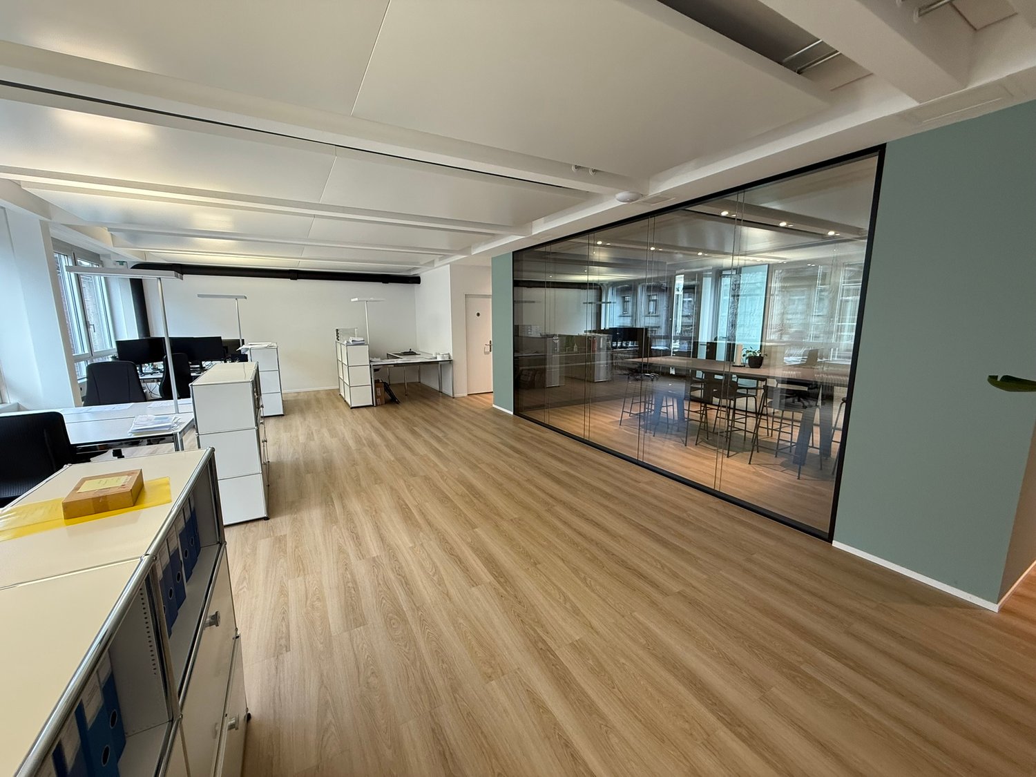 80m² office