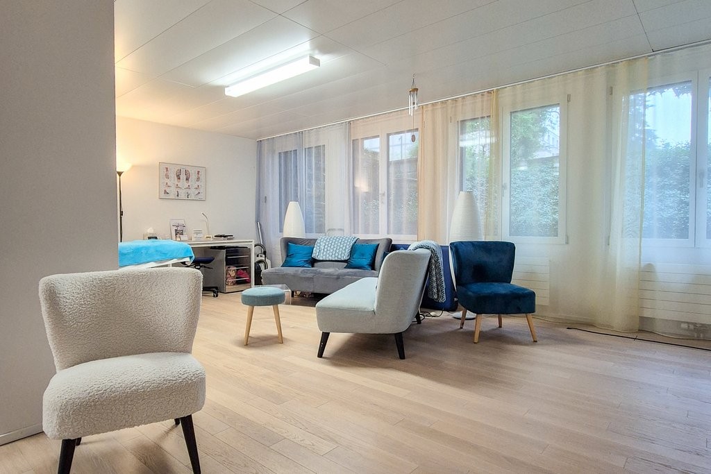 64m² commercial