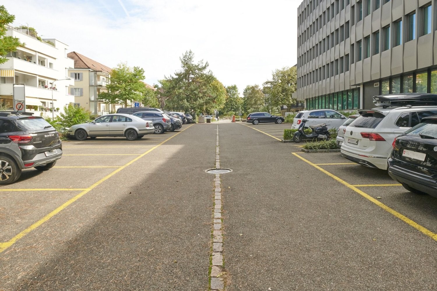 765m² office