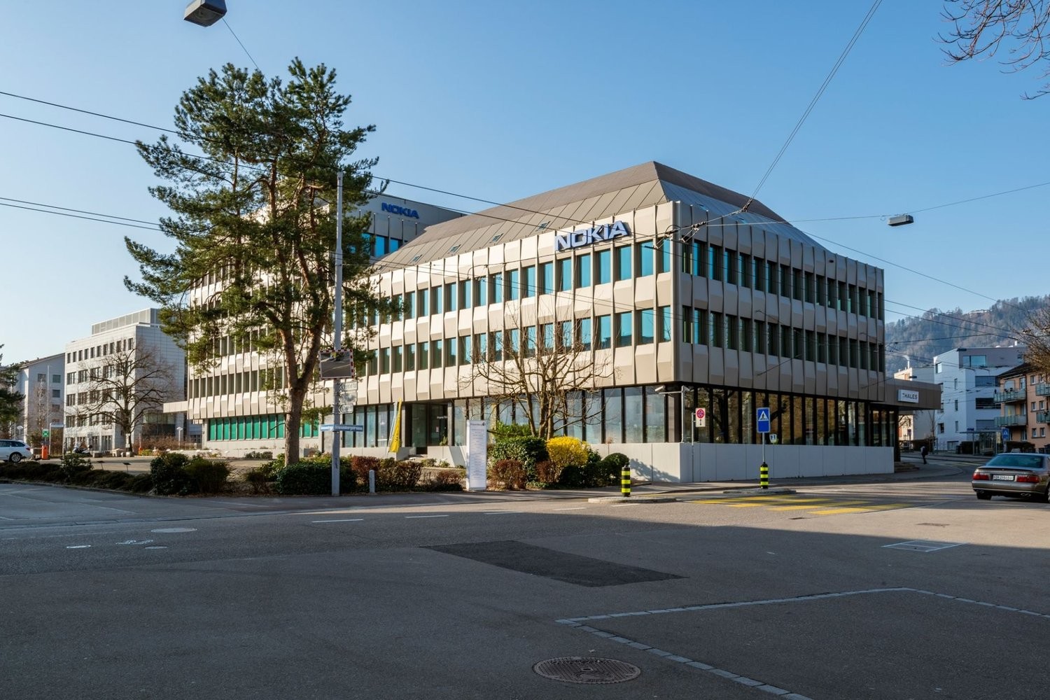 765m² office