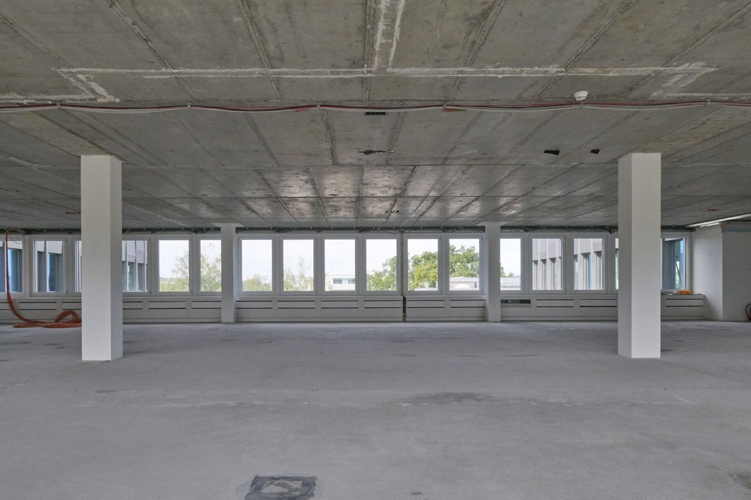 765m² office