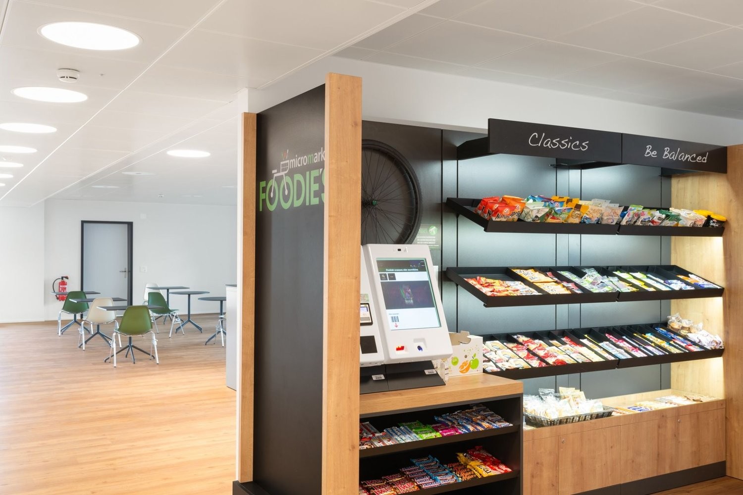765m² office
