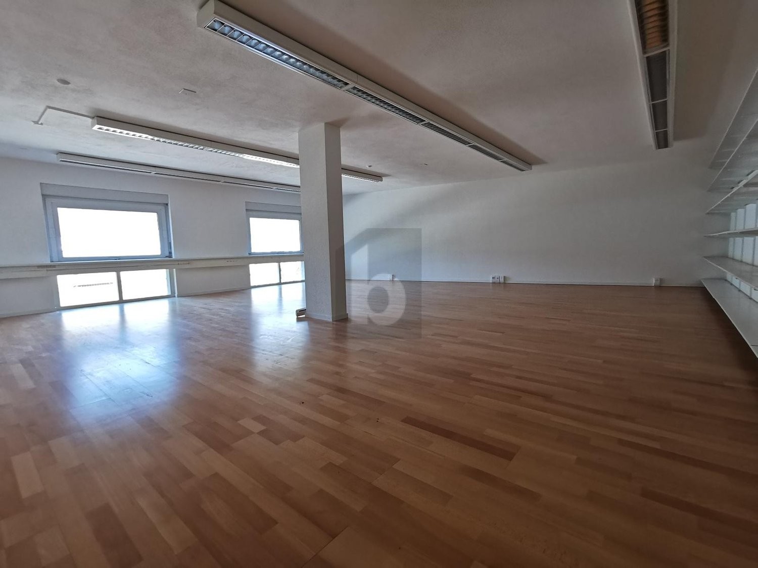 109m² office