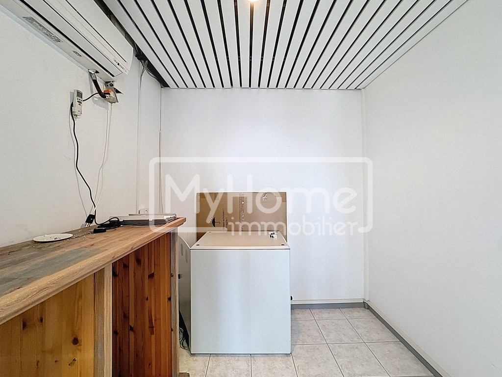 103m² shop