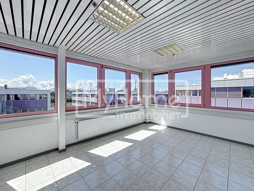 103m² shop