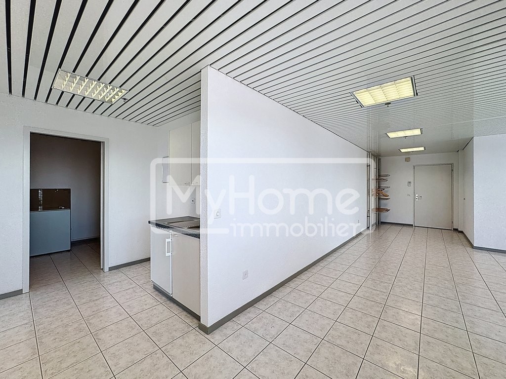 103m² shop