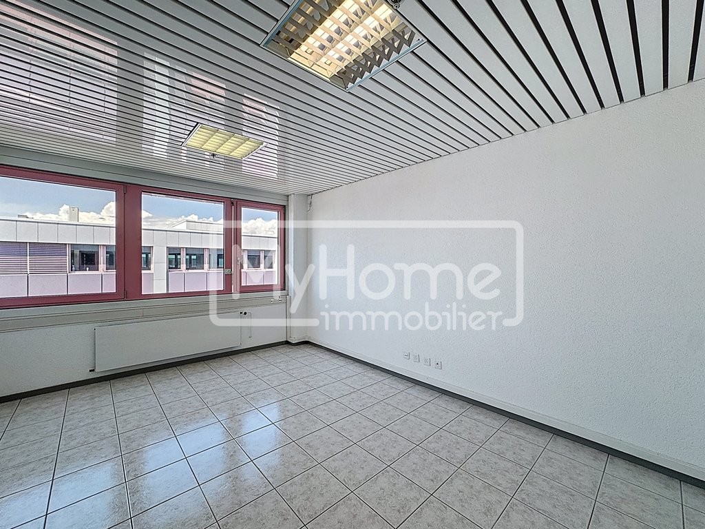 103m² shop