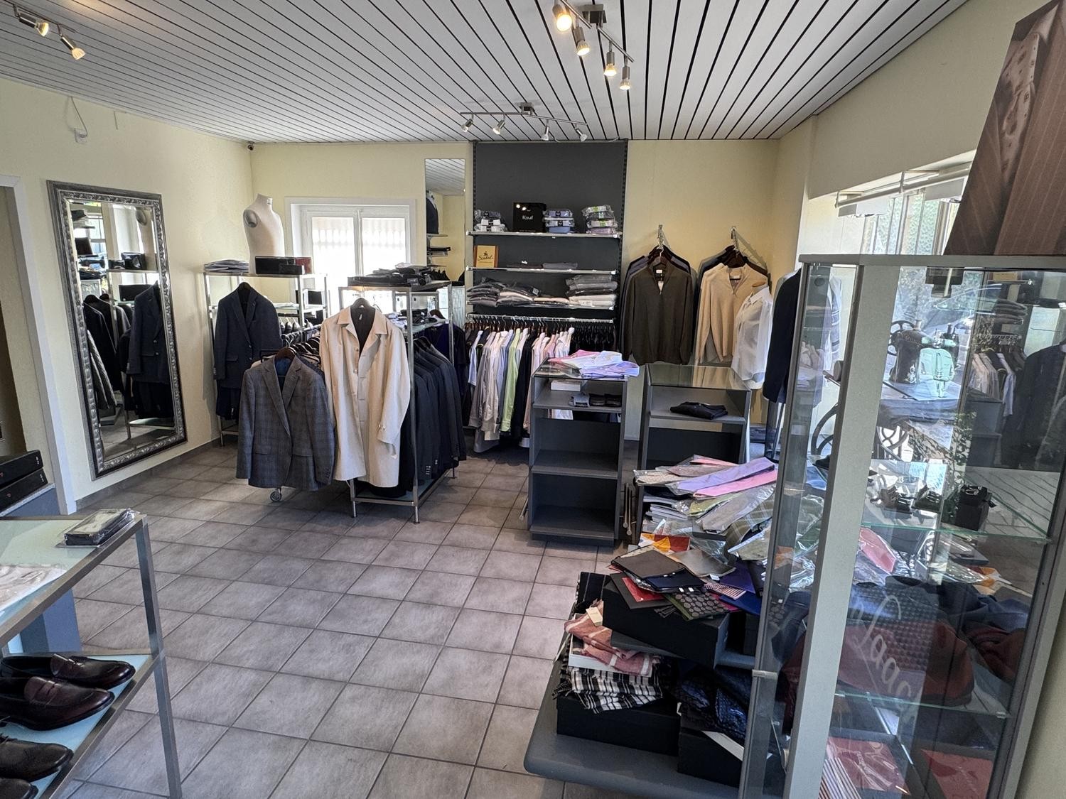95m² commercial