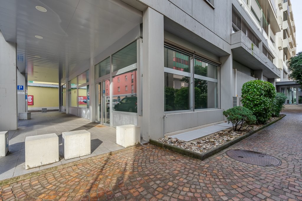 160m² Laden