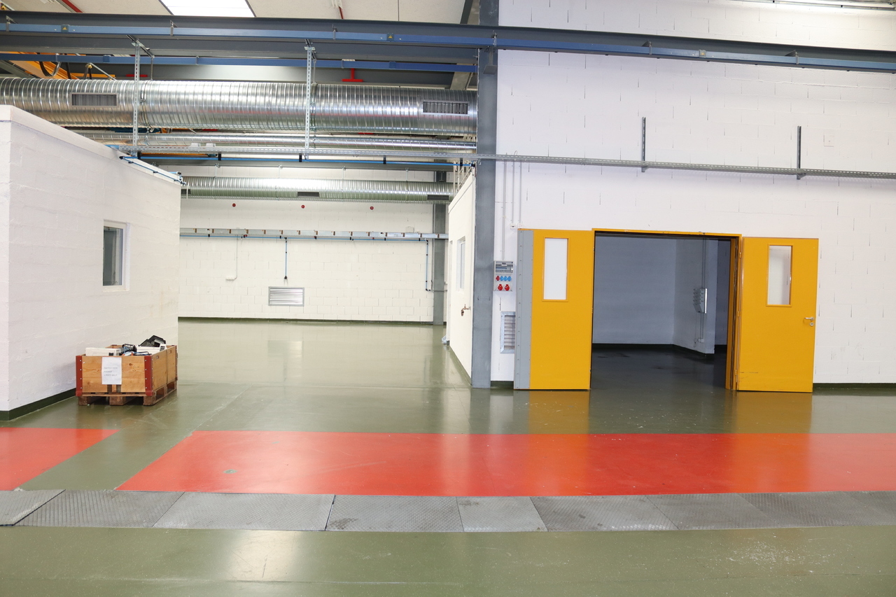 897m² atelier, Foto 2 von 3
