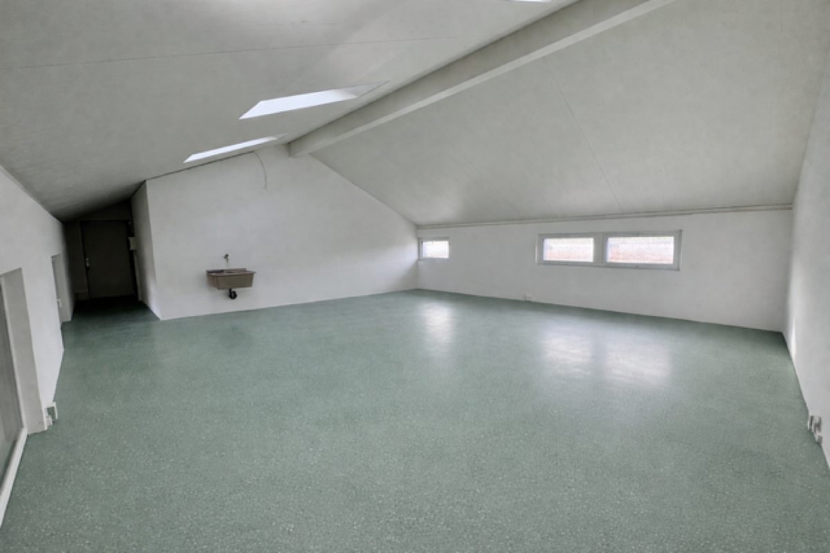 74m² office