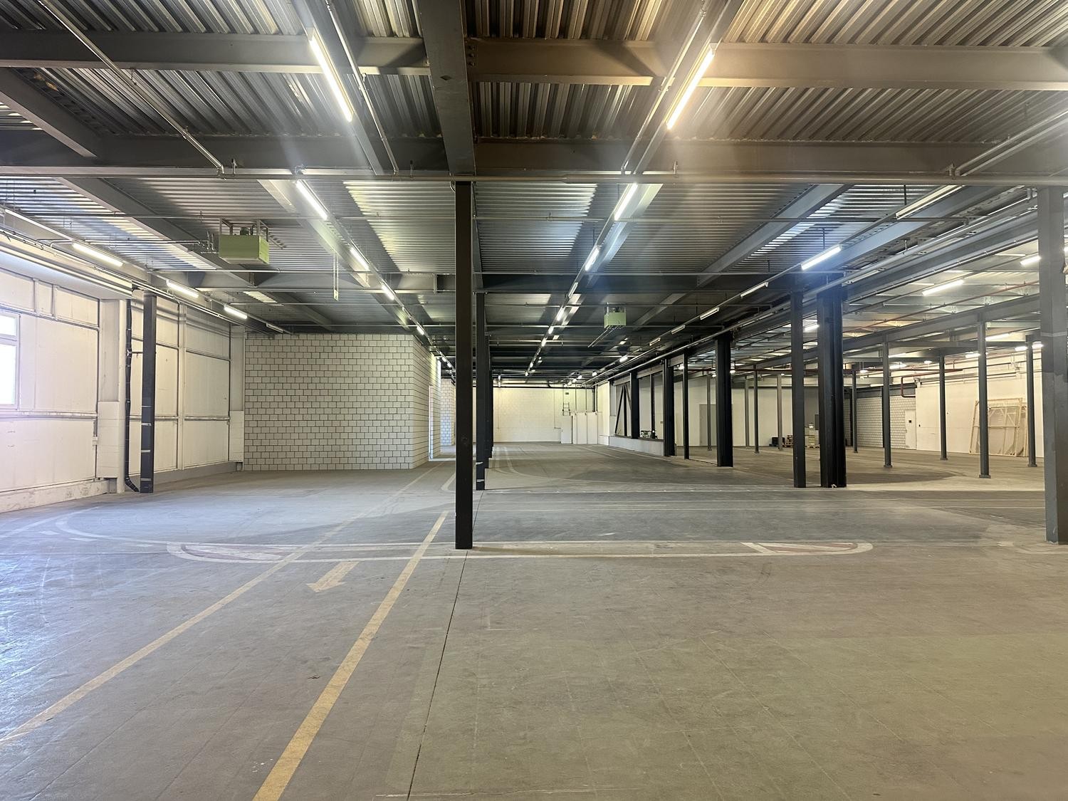 1740m² storage room