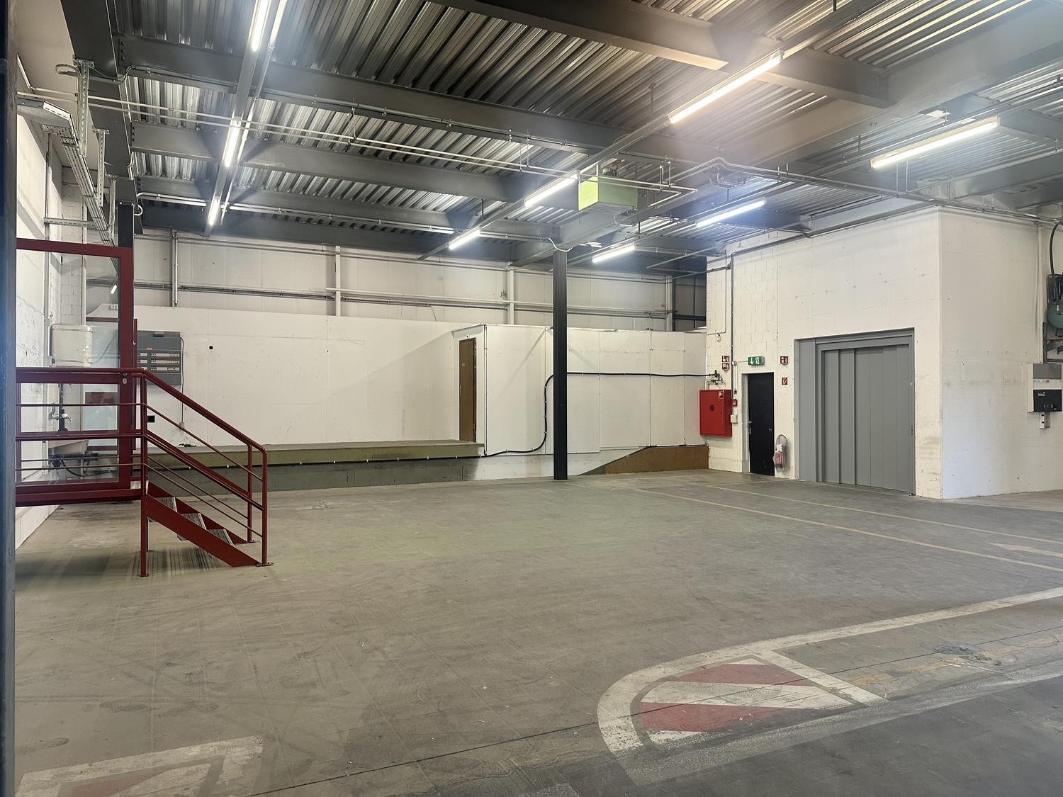 1740m² storage room
