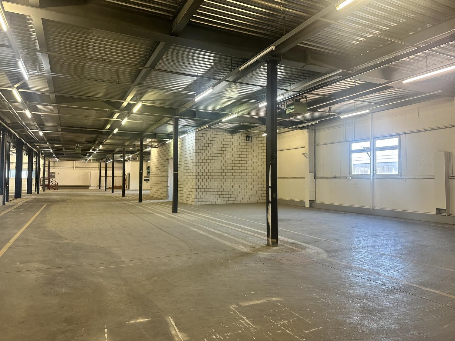 1740m² storage room