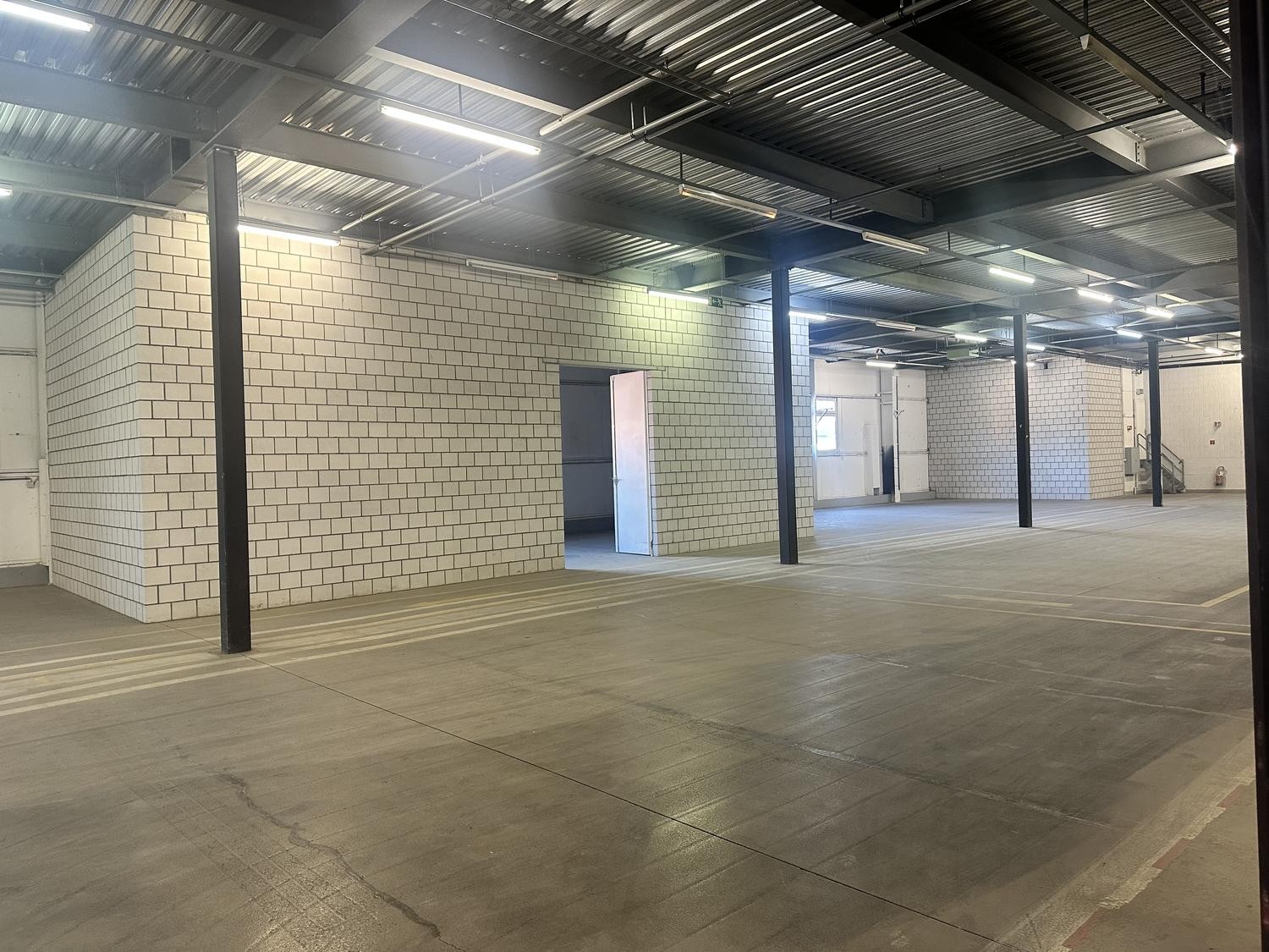 1740m² storage room