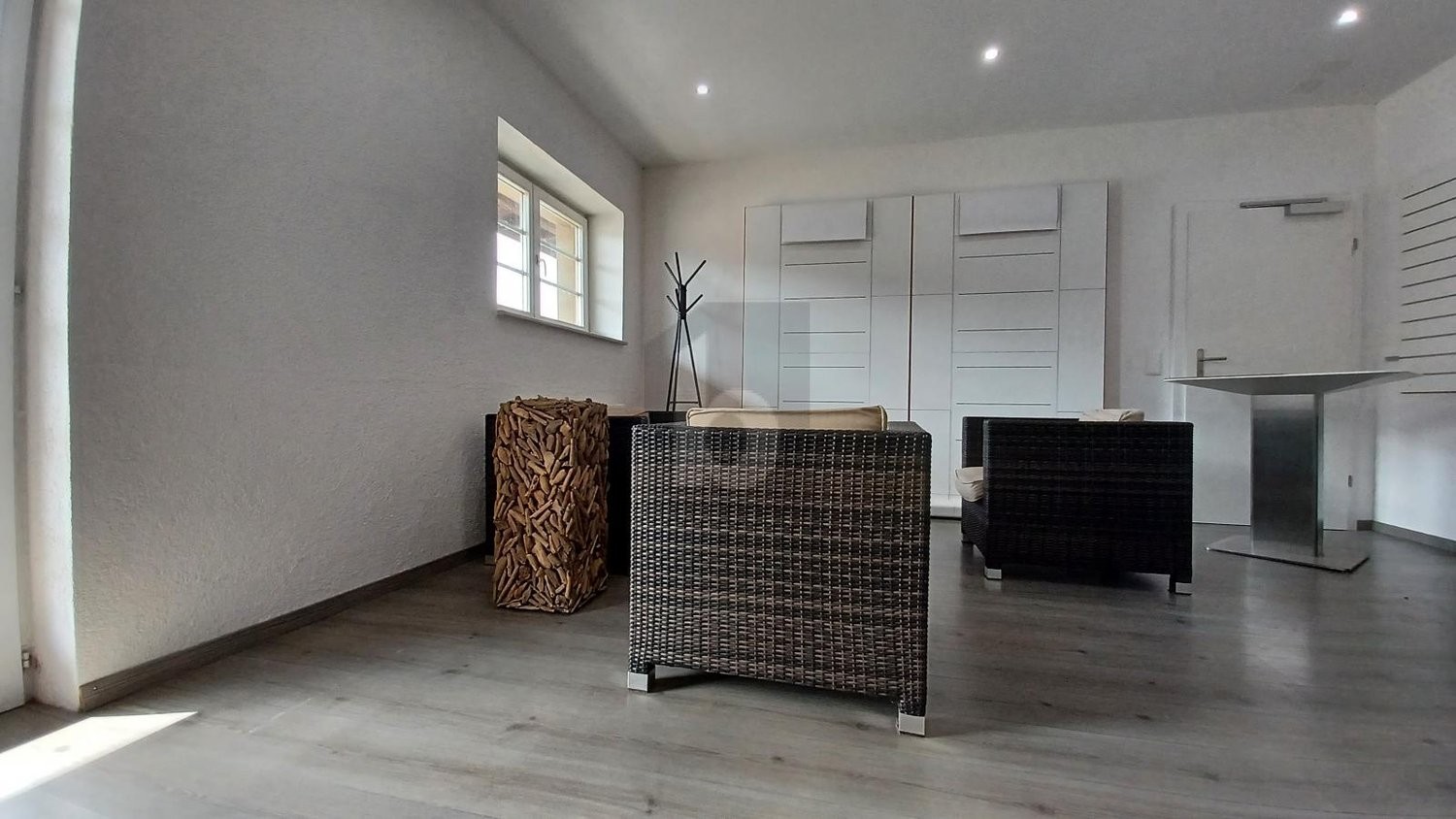 85m² shop