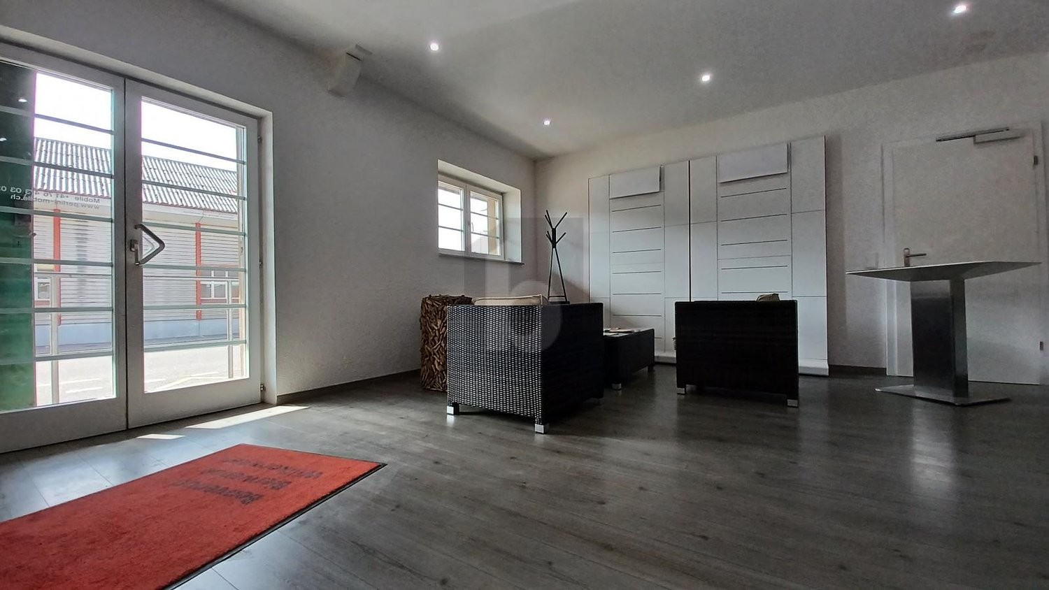 85m² shop
