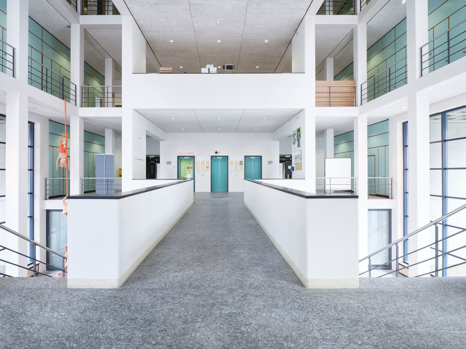1600m² office