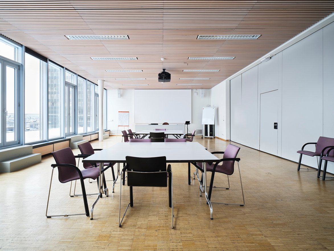 1600m² office